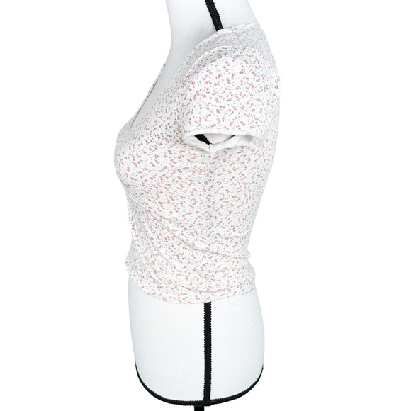 Brandy Melville Pink Floral Print Cropped T-Shirt - Picture 3 of 6